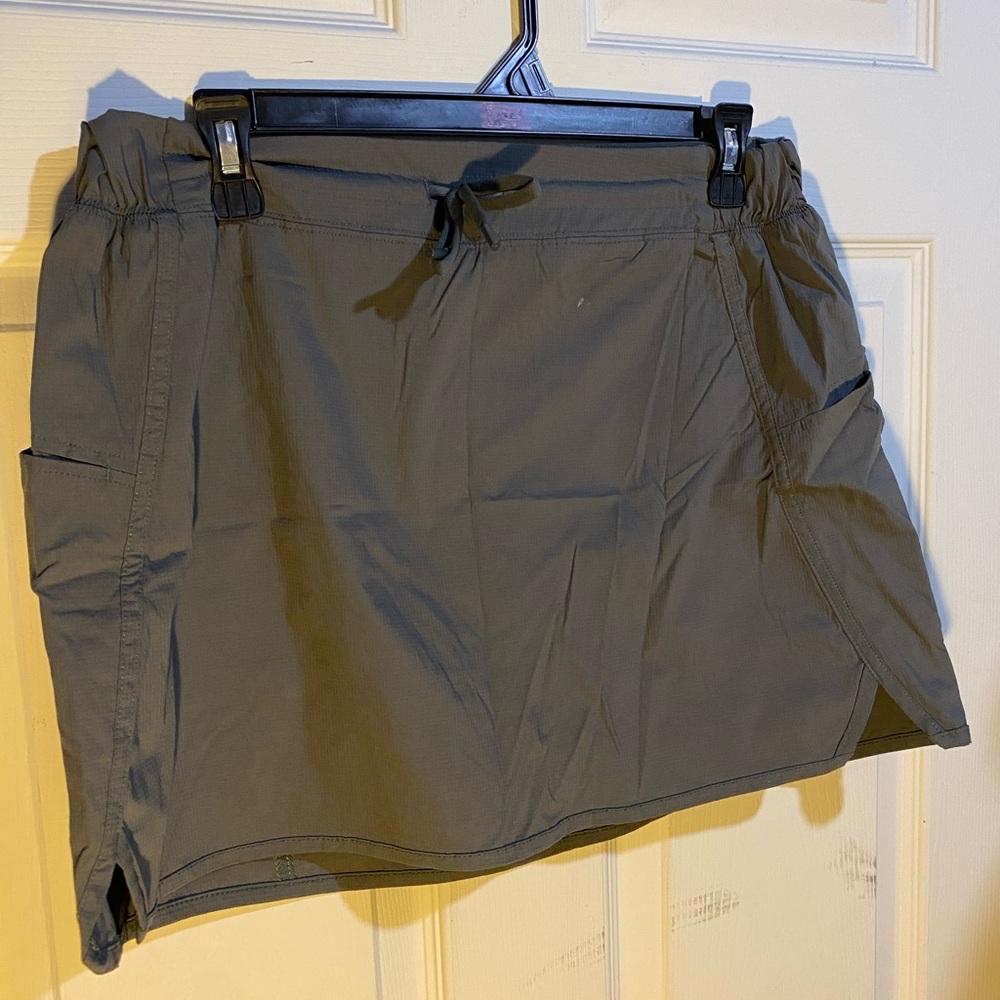 Te Verde Women’s Hiking Skirt- Size Medium